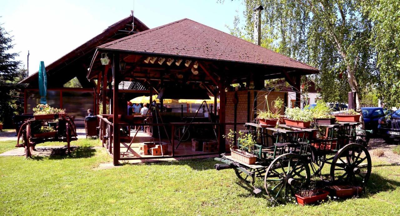 Tassi Halaszcsarda - Sueger Haz Exterior photo